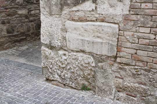 padre Paul Devreux”La Buona Notizia è che c’è la pietra angolare”