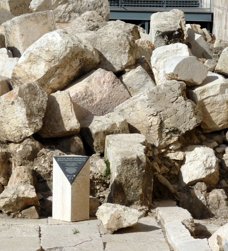 Padre Paolo Berti  “…non resterà pietra su pietra che non venga distrutta”