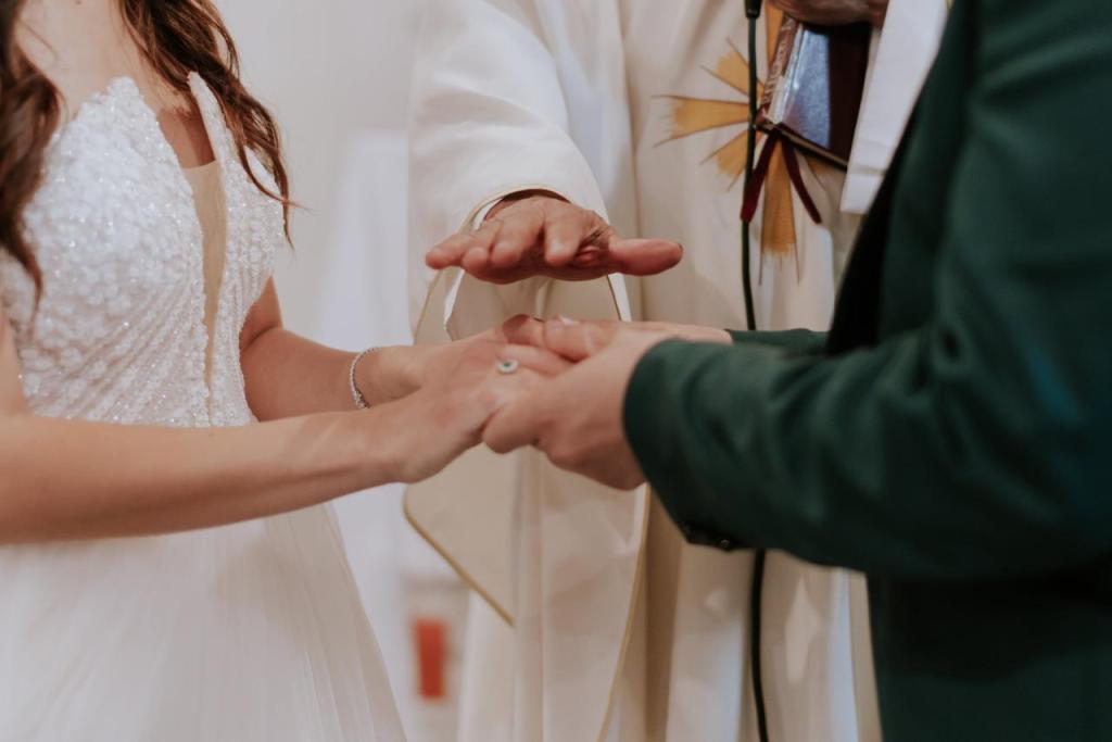 don lucio d’abbraccio”Sacramento del Matrimonio: vincolo indissolubile e segno di testimonianza cristiana!”