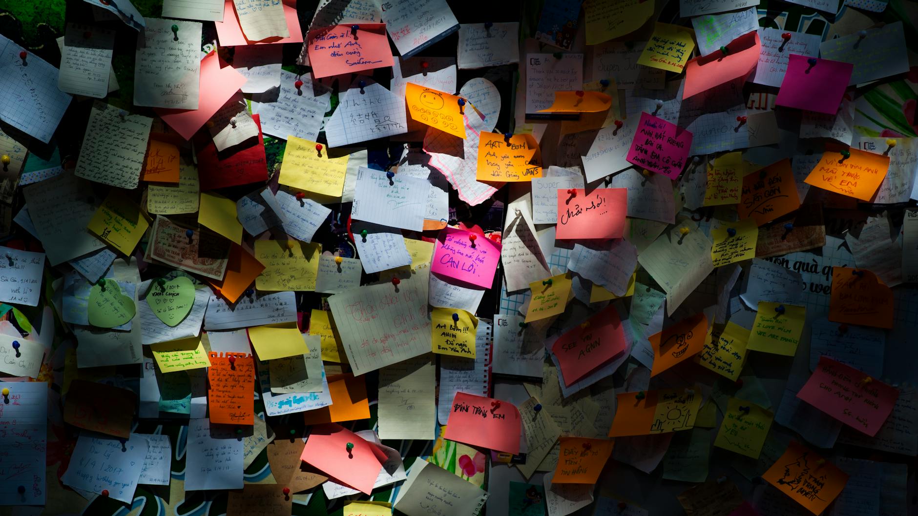 don Marco Pozza”La gioia non è un post-it da frigorifero”
