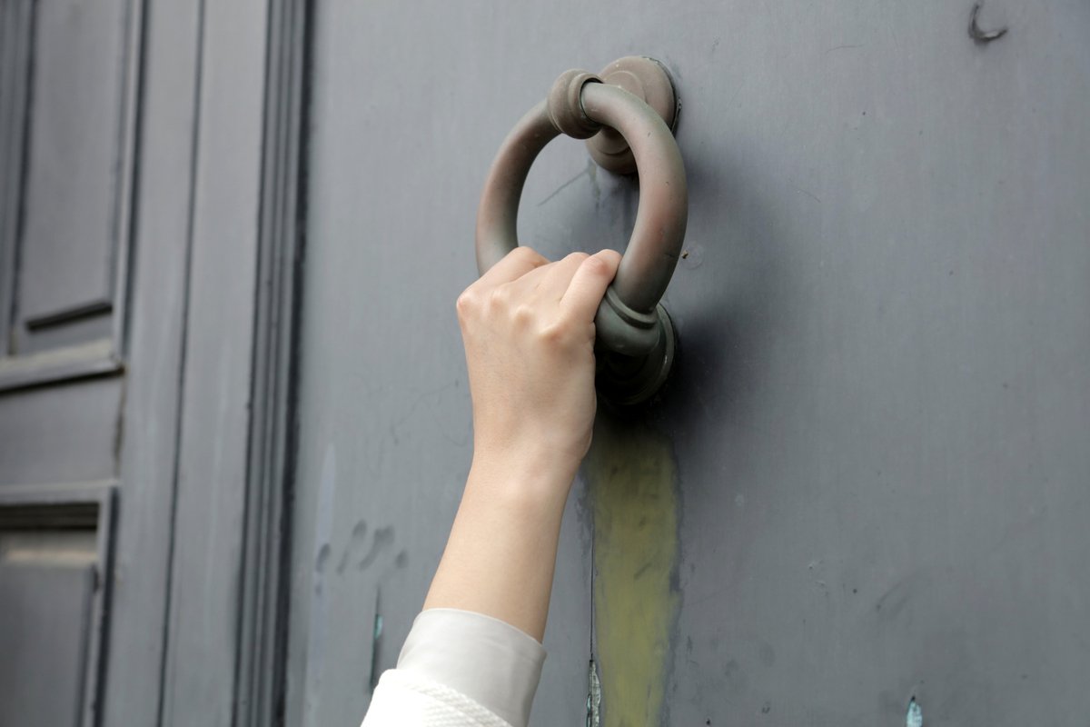 P. Gaetano Piccolo S.J.”Bussare prima di entrare! A cosa servono le porte?”