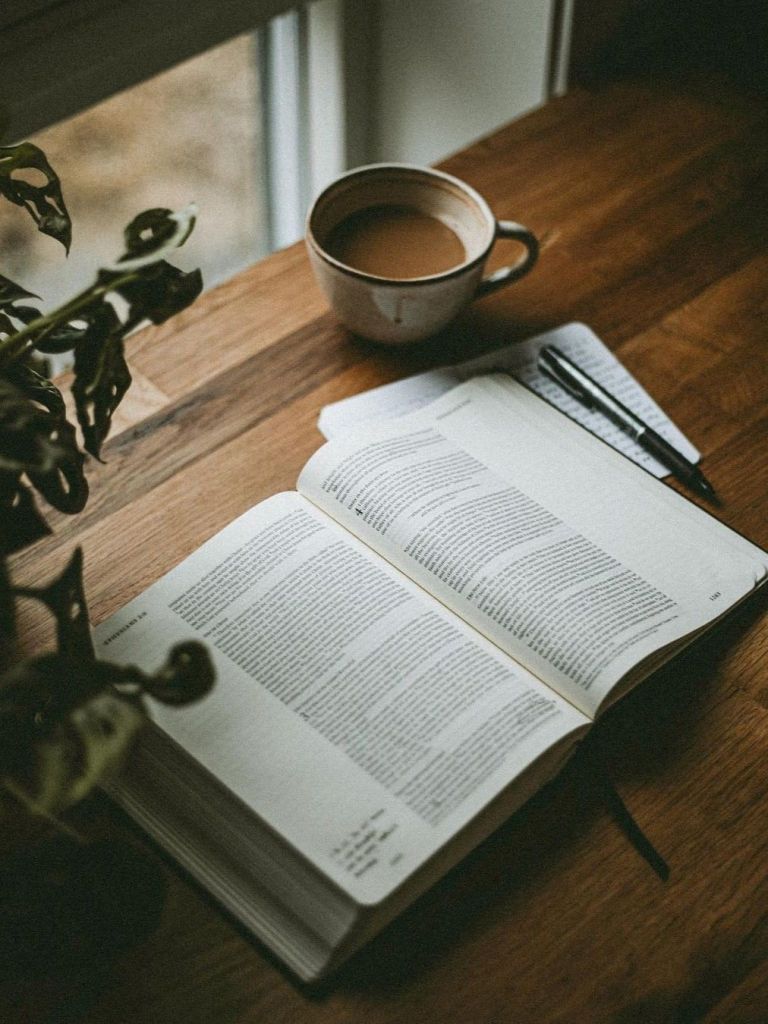 don Lucio D’abbraccio”La Parola che abita il nostro quotidiano”